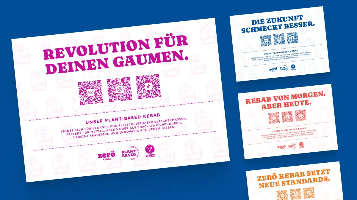 Mehrere Tray-Cover und Tischaufsteller von Zerö Kebab mit Slogans, QR-Codes für Google, Instagram und TikTok sowie Produktbeschreibungen des Plant-Based Kebabs – im pinken, blauen und orangefarbenen Markendesign.